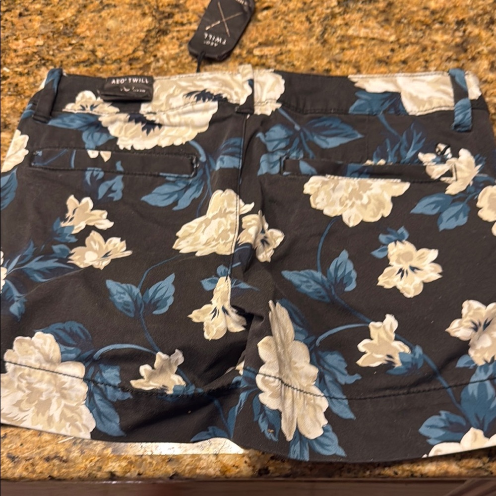 American Eagle Outfitters Blue flower floral midi Shorts - Picture 4 of 4